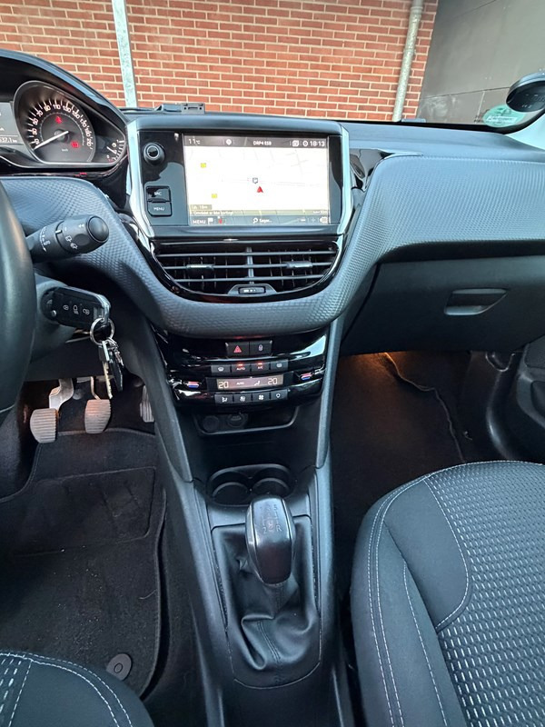 undefined Peugeot 208 fra 2020