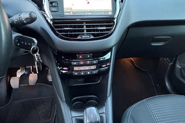 undefined Peugeot 208 fra 2020