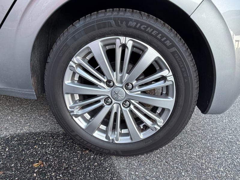 undefined Peugeot 208 fra 2020