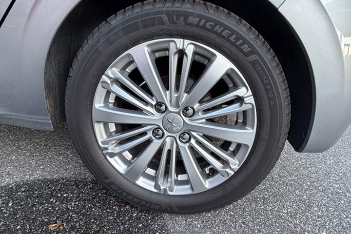 undefined Peugeot 208 fra 2020