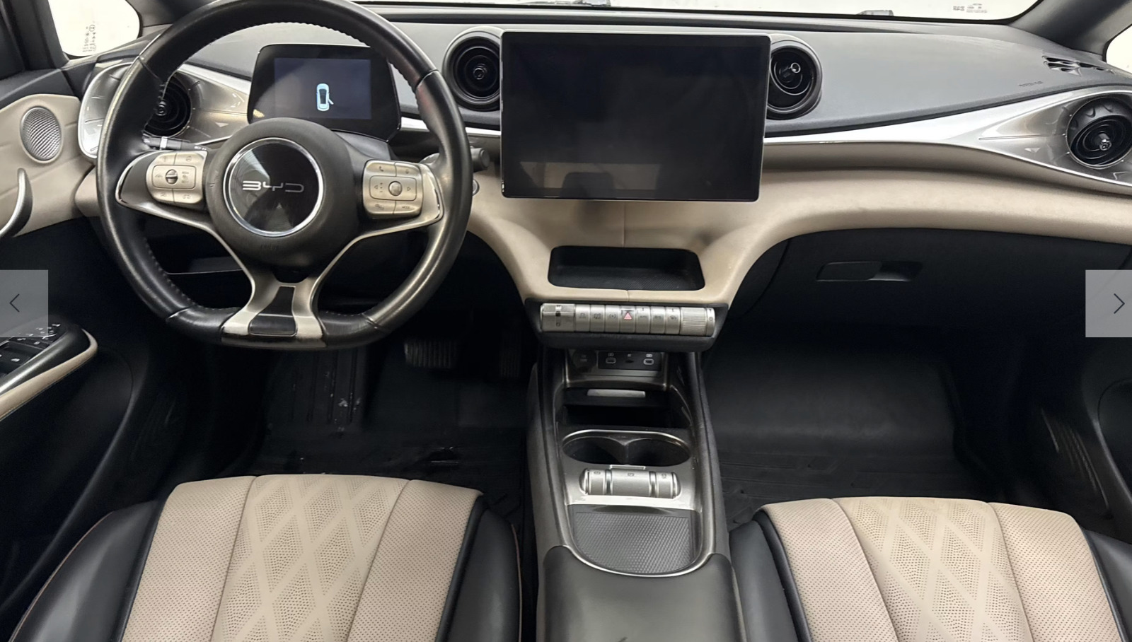 Beige BYD Dolphin fra 2024
