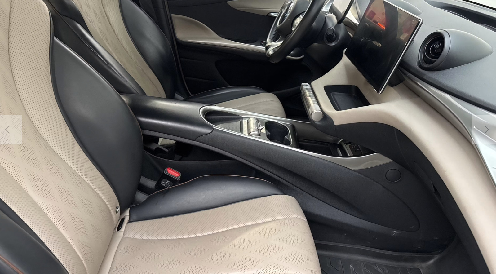 Beige BYD Dolphin fra 2024