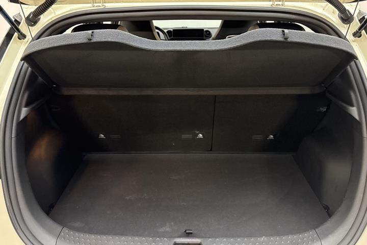 Beige BYD Dolphin fra 2024