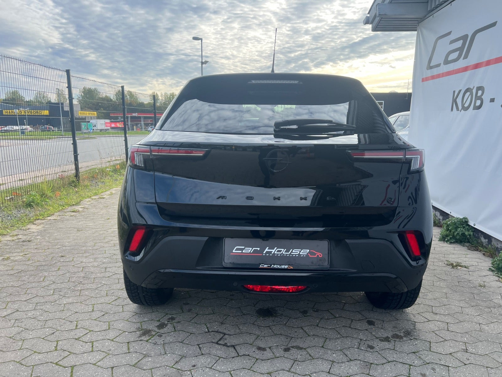 Sort Opel Mokka-e fra 2023