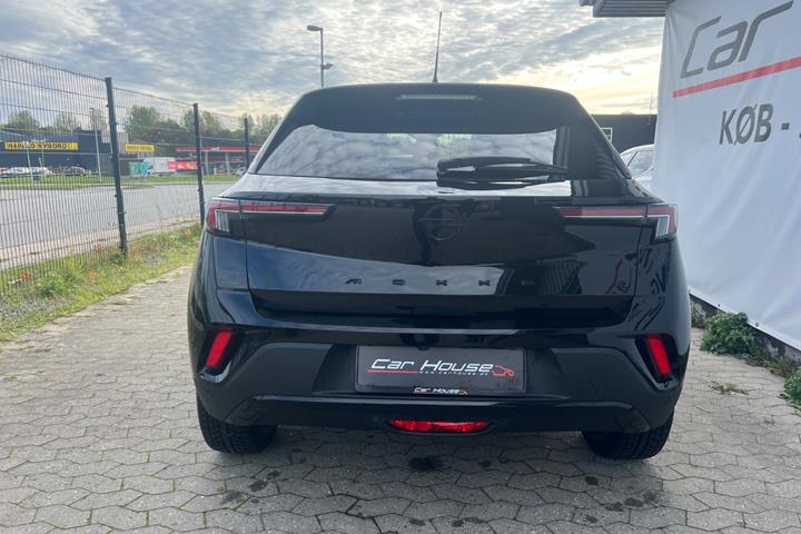 Sort Opel Mokka-e fra 2023