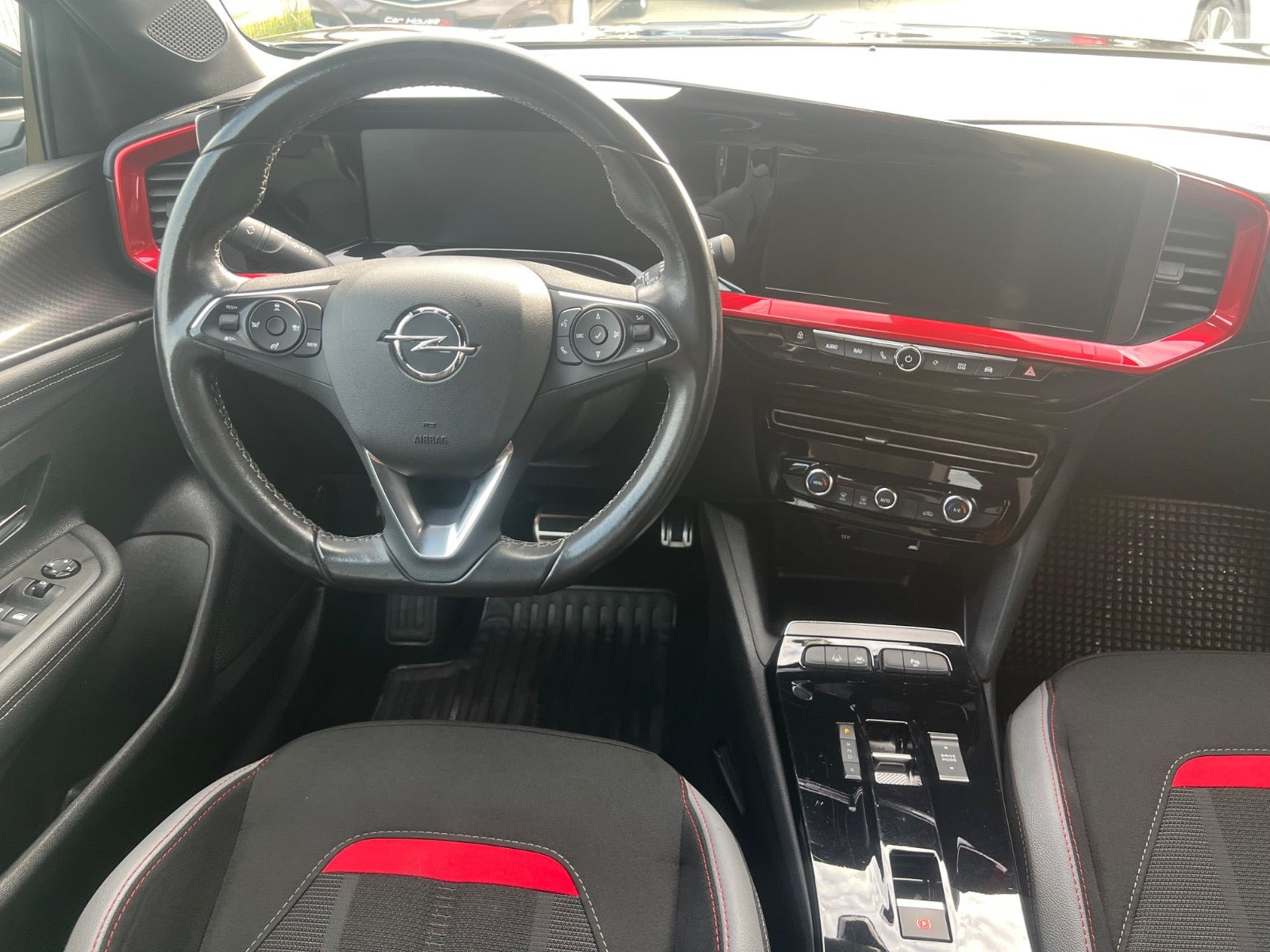 Sort Opel Mokka-e fra 2023