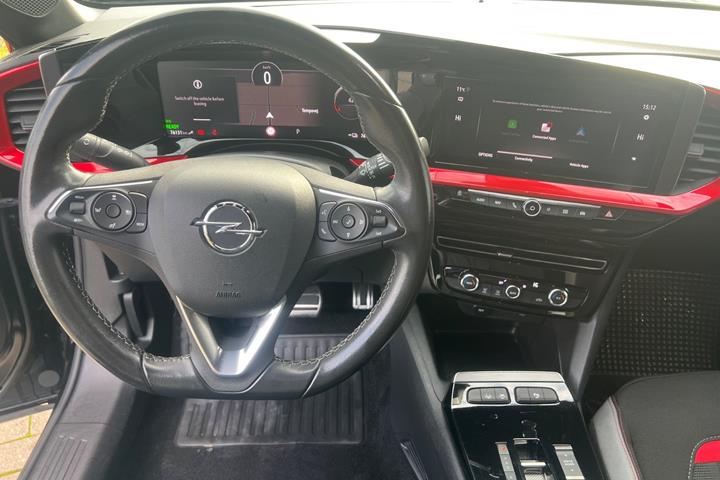 Sort Opel Mokka-e fra 2023