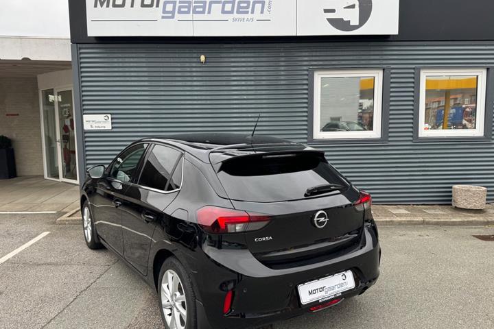 Sort Opel Corsa fra 2021