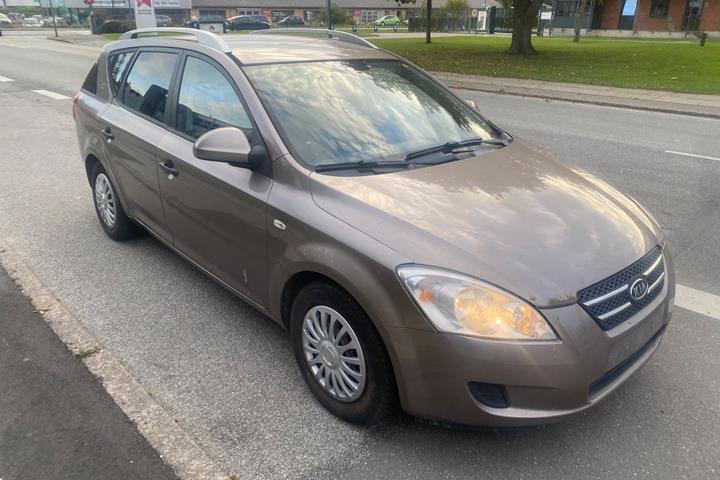 undefined Kia Ceed fra 2008 set udefra