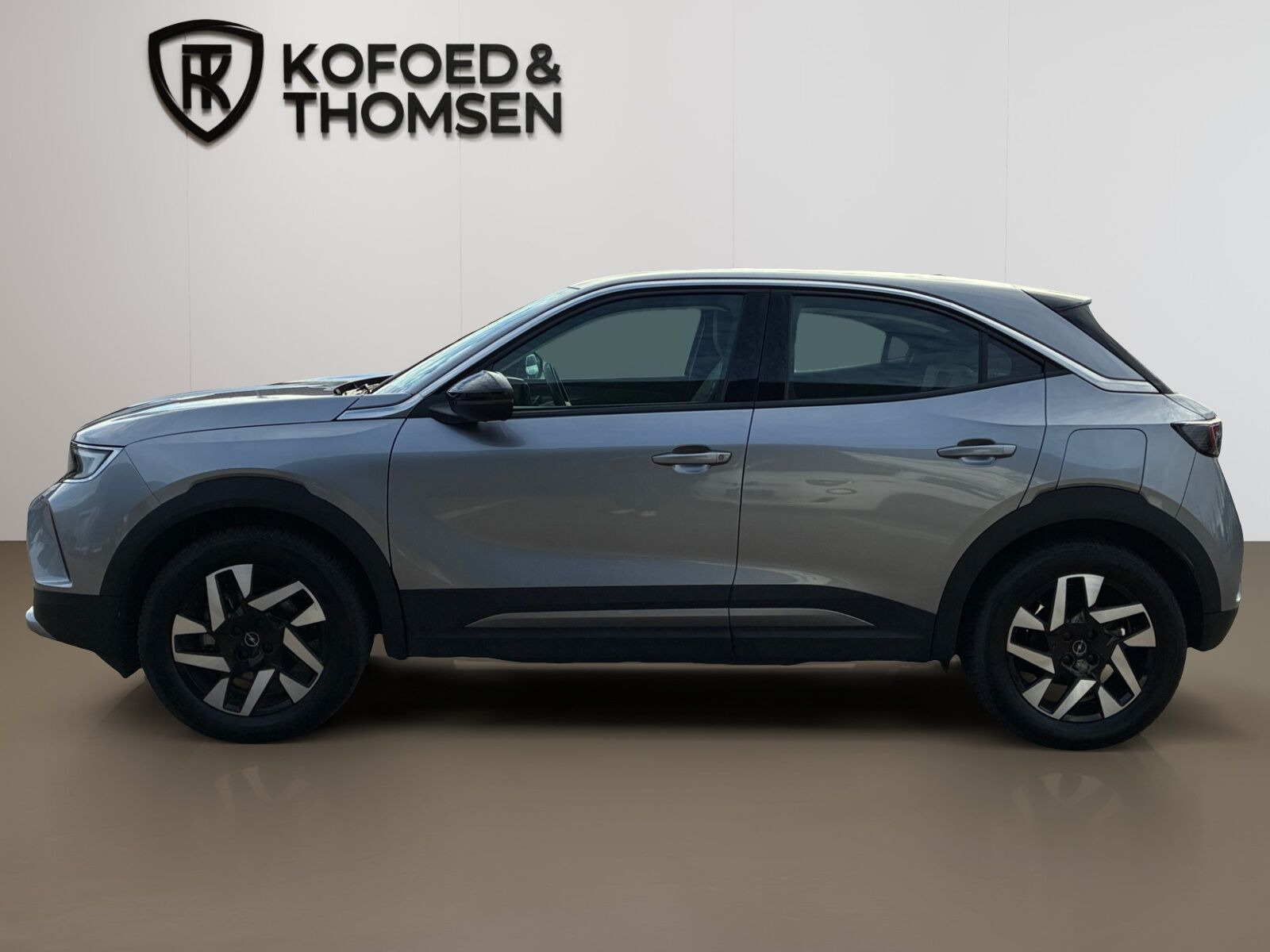 Grå Opel Mokka-e fra 2024