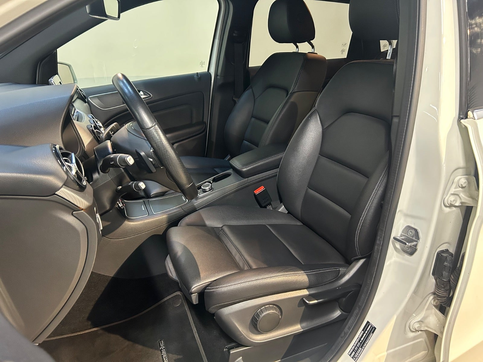 Hvid Mercedes B200 fra 2018