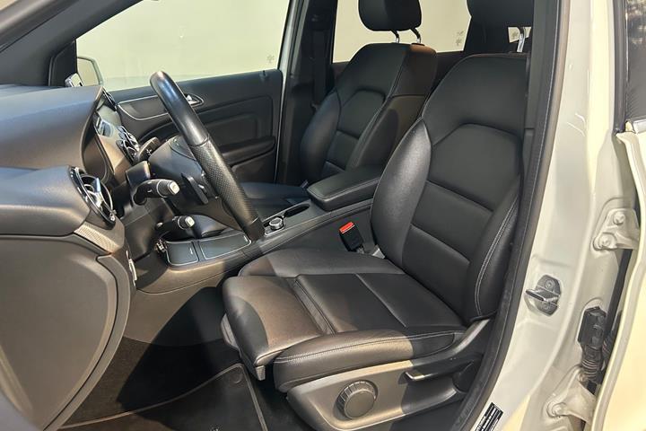 Hvid Mercedes B200 fra 2018
