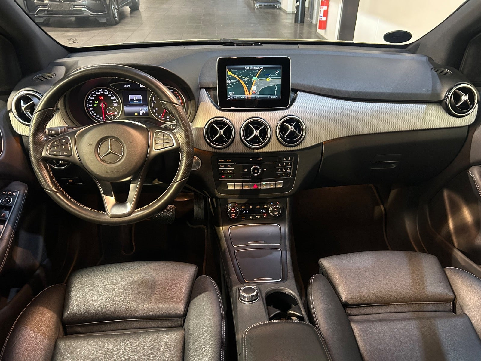 Hvid Mercedes B200 fra 2018