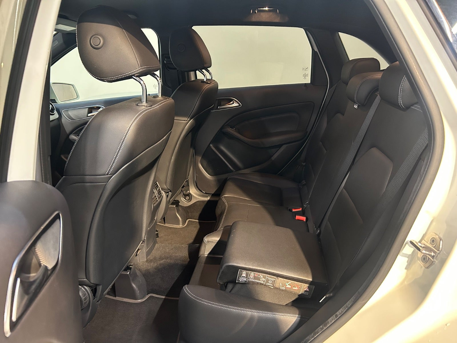Hvid Mercedes B200 fra 2018