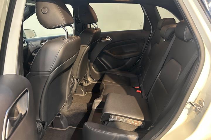 Hvid Mercedes B200 fra 2018