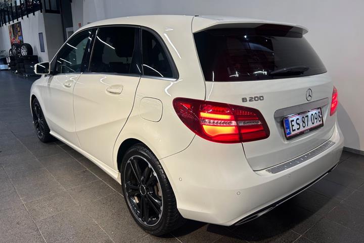 Hvid Mercedes B200 fra 2018
