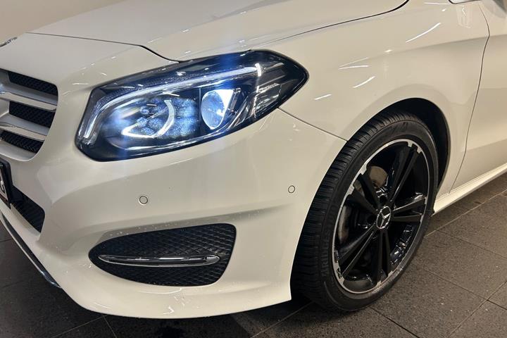 Hvid Mercedes B200 fra 2018