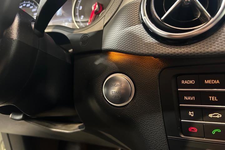 Hvid Mercedes B200 fra 2018