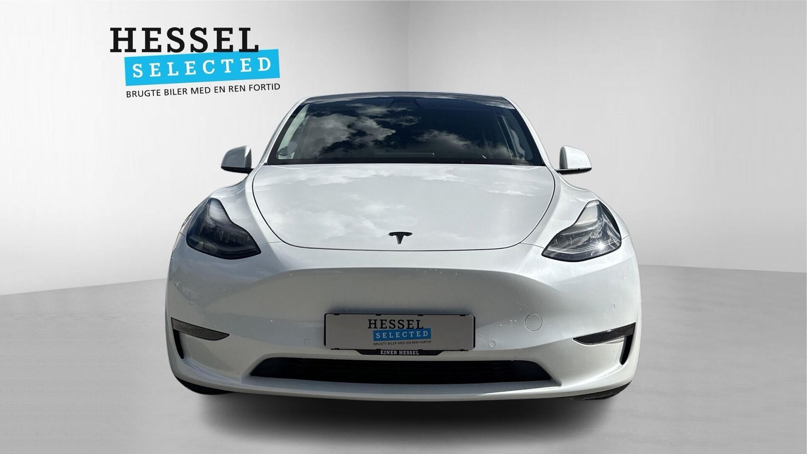 Hvid Tesla Model Y fra 2022