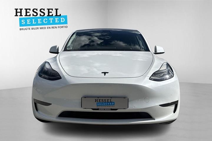 Hvid Tesla Model Y fra 2022