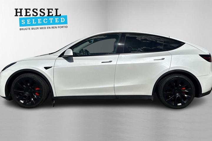 Hvid Tesla Model Y fra 2022