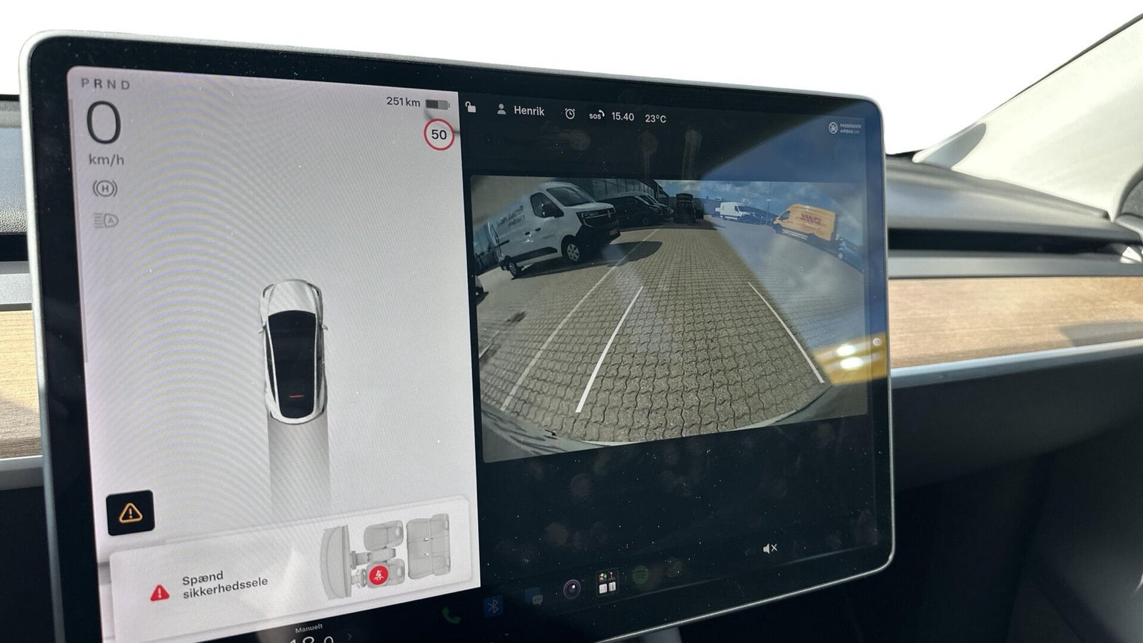 Hvid Tesla Model Y fra 2022