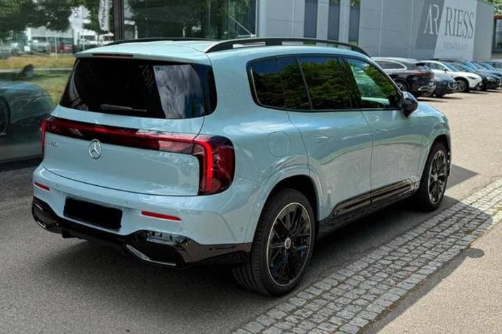 Blå Mercedes GLB250+ fra 2026