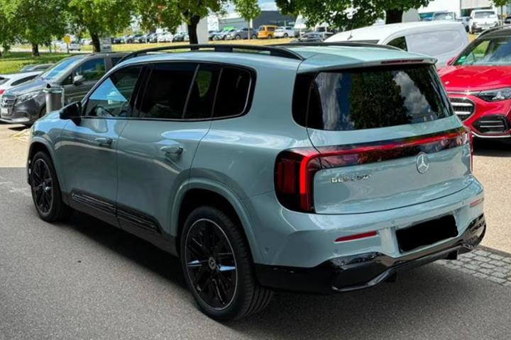 Blå Mercedes GLB250+ fra 2026
