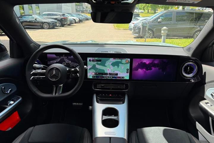Blå Mercedes GLB250+ fra 2026
