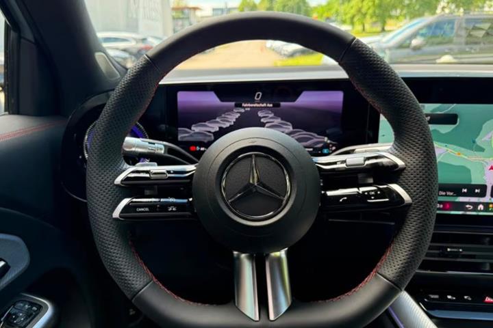 Blå Mercedes GLB250+ fra 2026