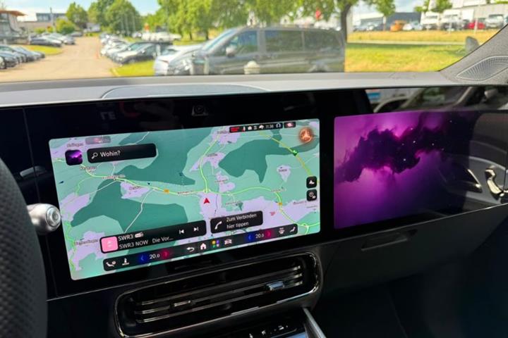 Blå Mercedes GLB250+ fra 2026