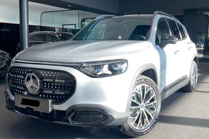 Sølv Mercedes GLB250+ fra 2026