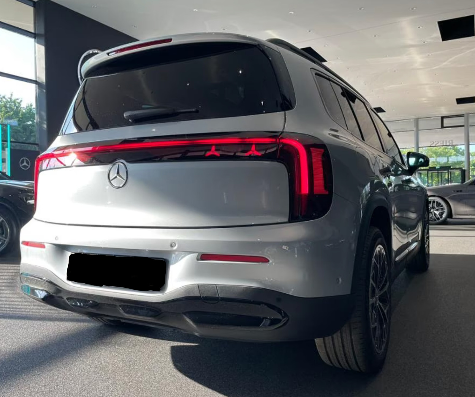 Sølv Mercedes GLB250+ fra 2026