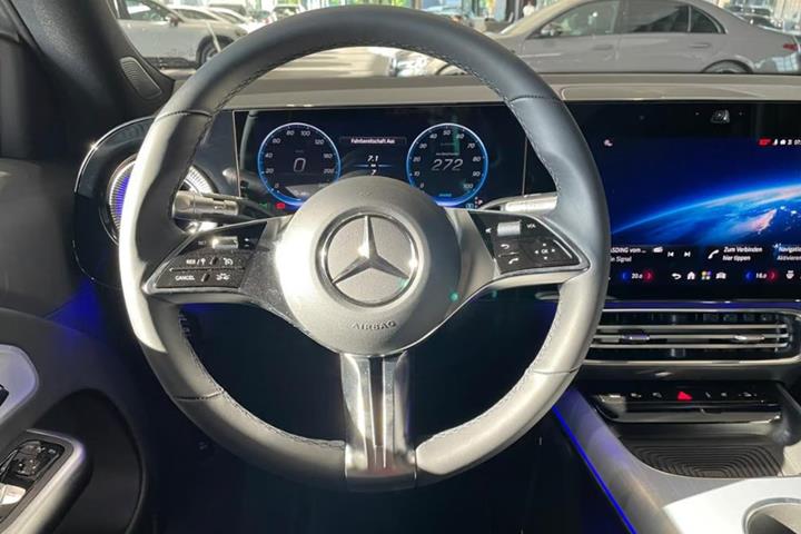 Sølv Mercedes GLB250+ fra 2026