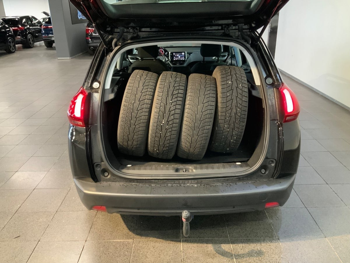 Sort Peugeot 2008 fra 2018