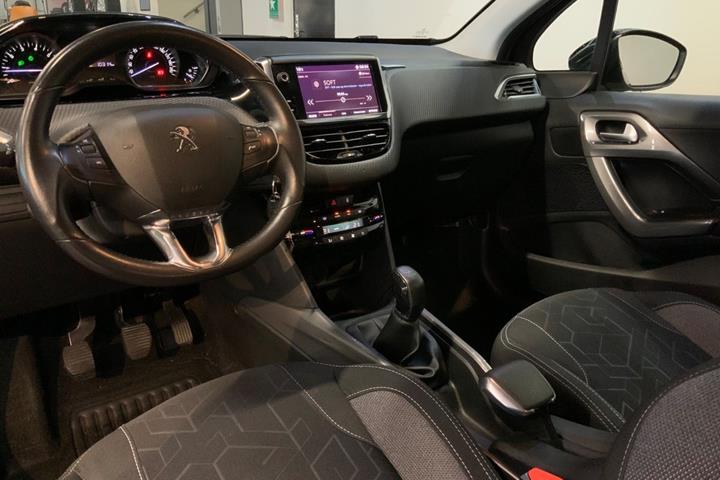 Sort Peugeot 2008 fra 2018