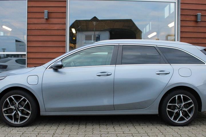 Grå Kia Ceed fra 2022