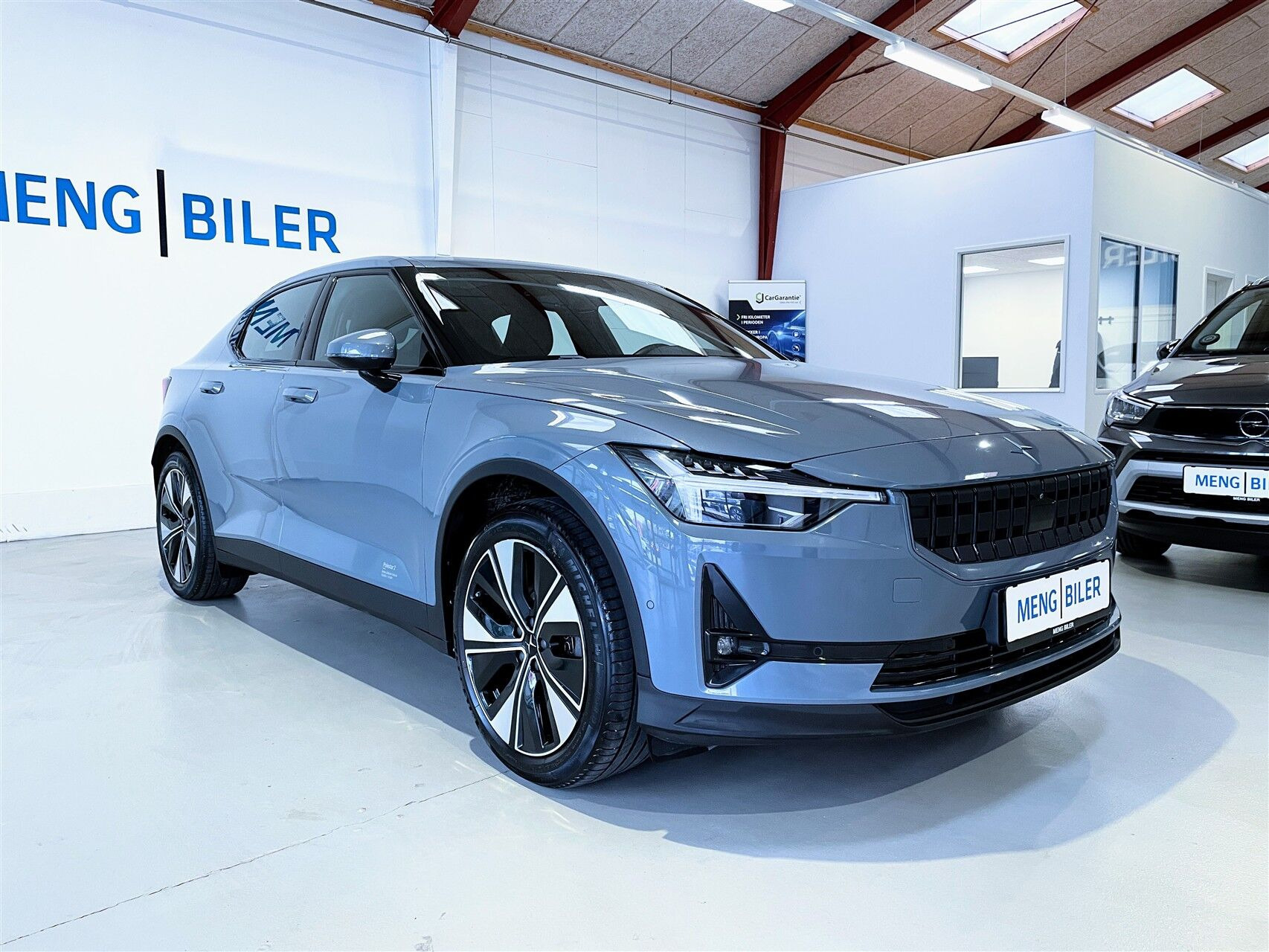 Grå Polestar 2 fra 2023