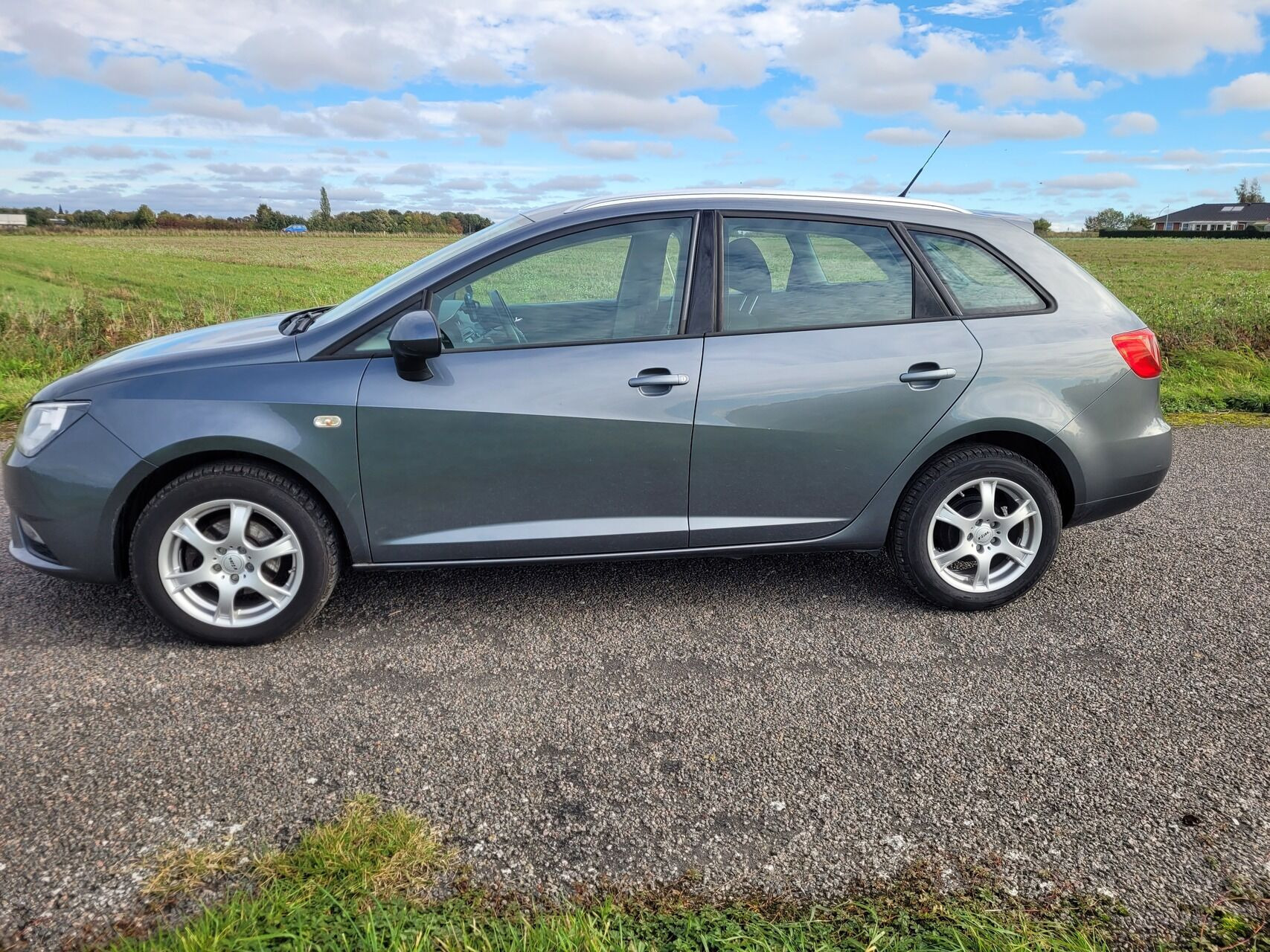 Grå Seat Ibiza fra 2014