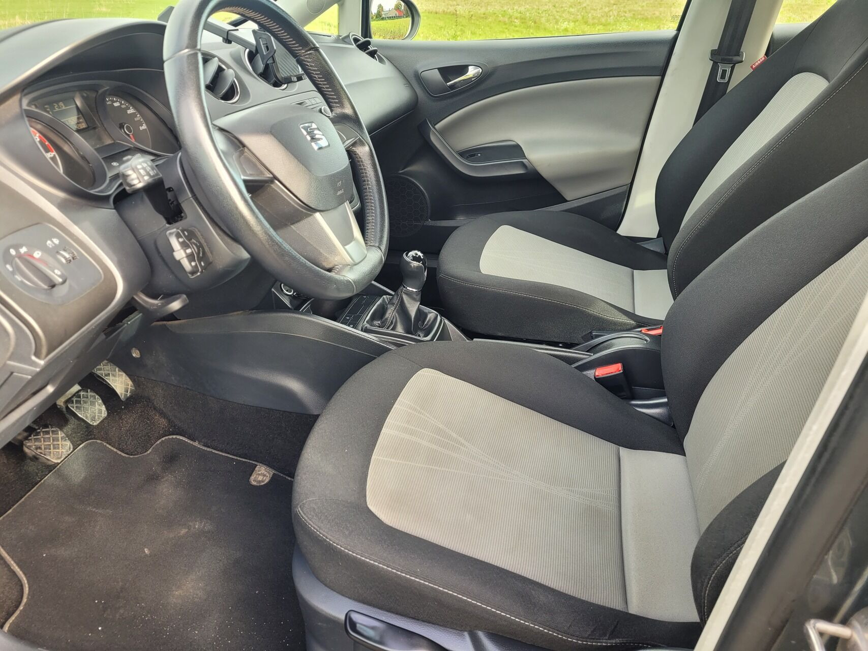 Grå Seat Ibiza fra 2014
