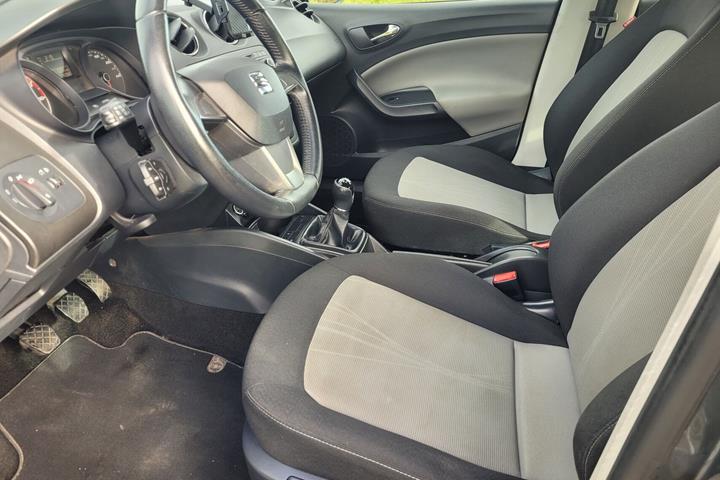Grå Seat Ibiza fra 2014