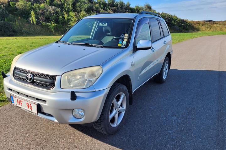 Grå Toyota RAV4 fra 2005