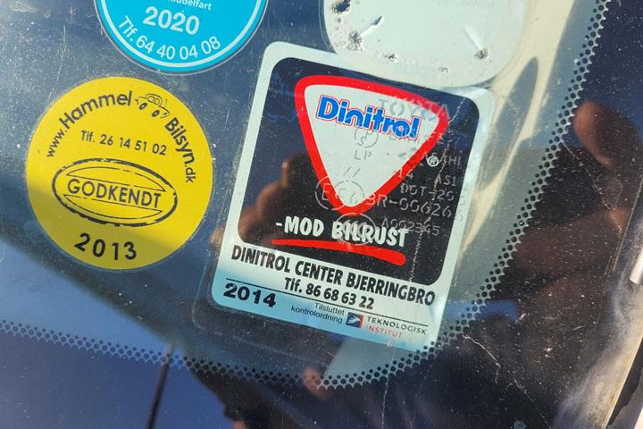 Grå Toyota RAV4 fra 2005