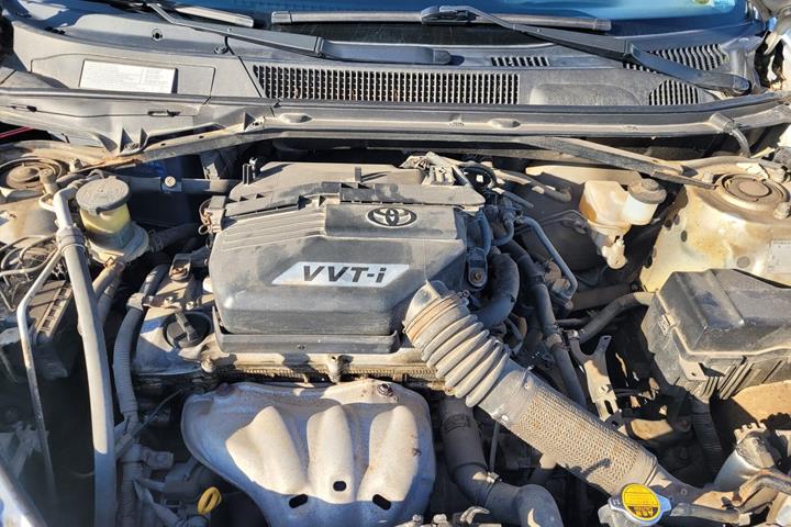 Grå Toyota RAV4 fra 2005