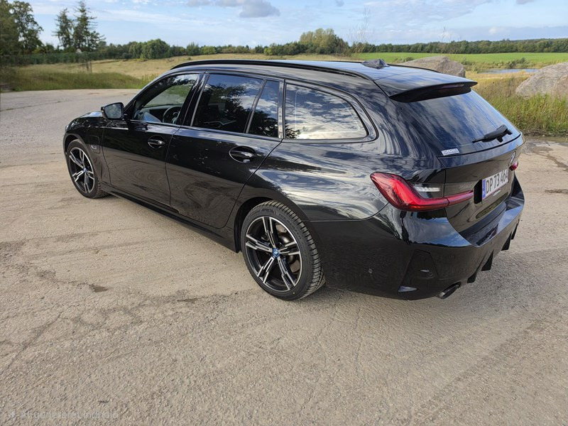 undefined BMW 330e fra 2023