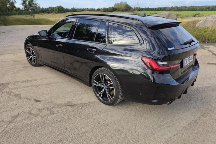 undefined BMW 330e fra 2023