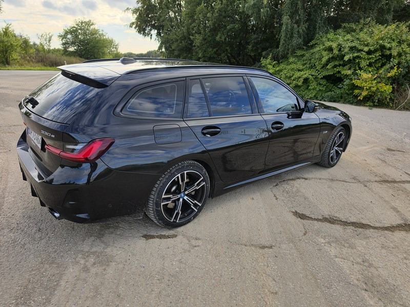 undefined BMW 330e fra 2023