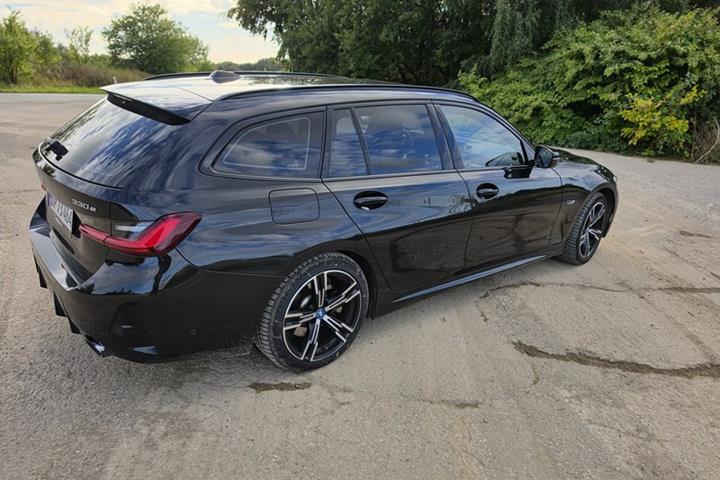 undefined BMW 330e fra 2023