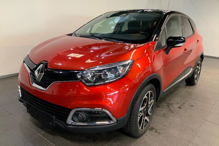 Rød Renault Captur fra 2016 set udefra