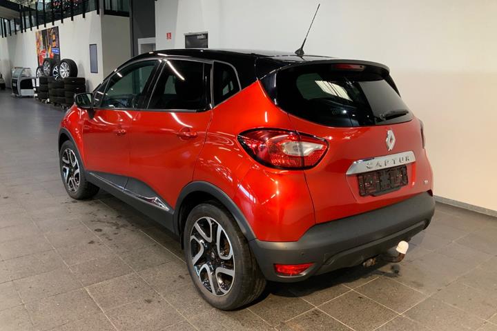 Rød Renault Captur fra 2016